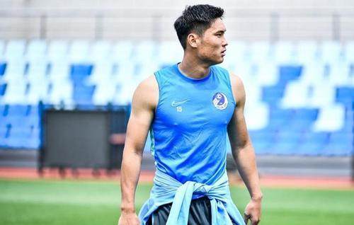 世界杯官方平台-热身赛：单欢欢点球破门 大连人队1比2不敌U22国足